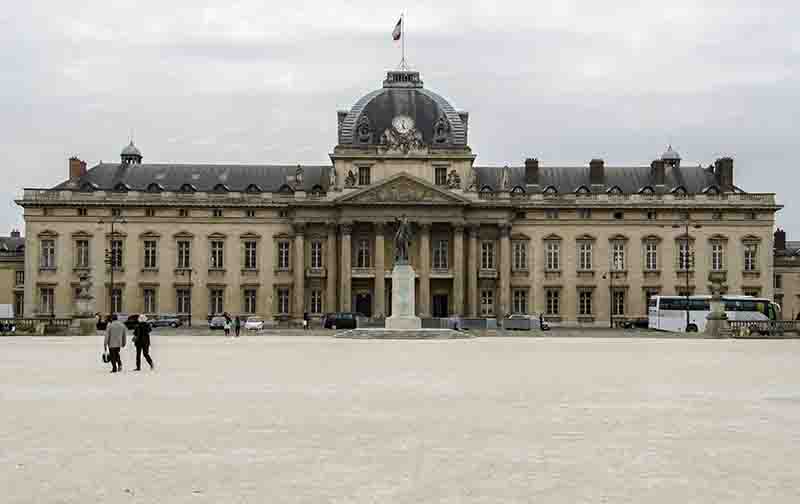 82 - Francia - Paris - escuela militar.jpg